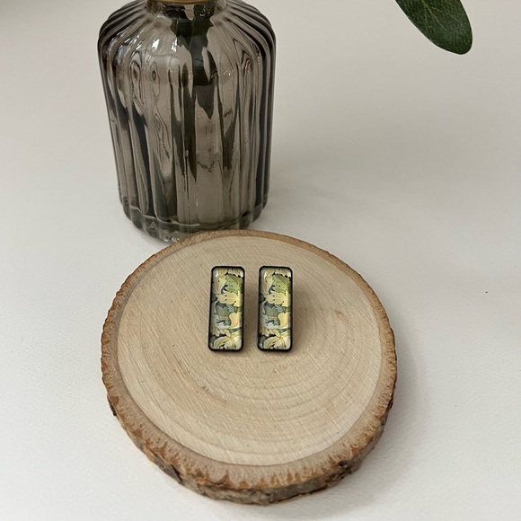 Elegant Floral Pattern Coquette Stud Earrings Set - Art Nouveau Flower Earrings - Picture 3 of 14